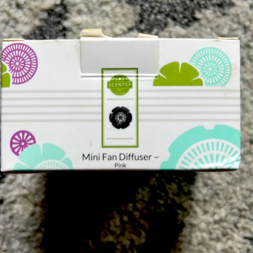 Scentsy mini fan diffuser – pink Brand New in box